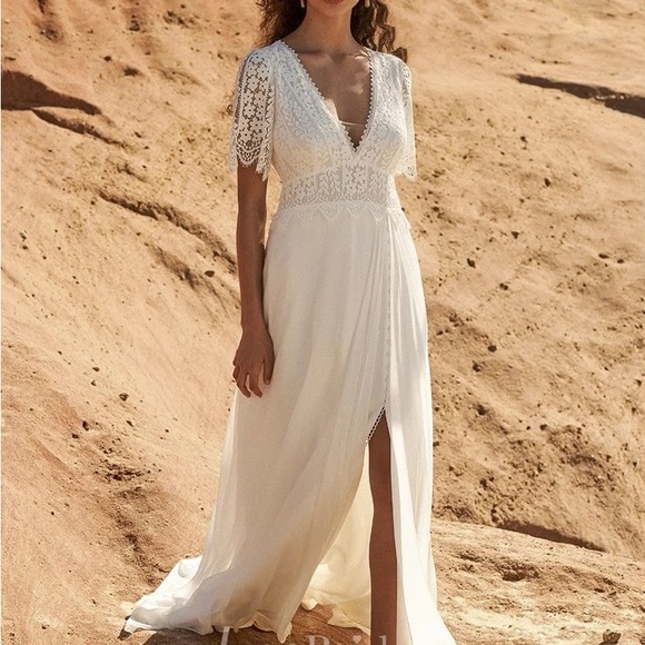Bohemian Sexy Beach V-Neck Front Split Lace And Chiffon Wedding Dress With Open - Picture 1 of 4